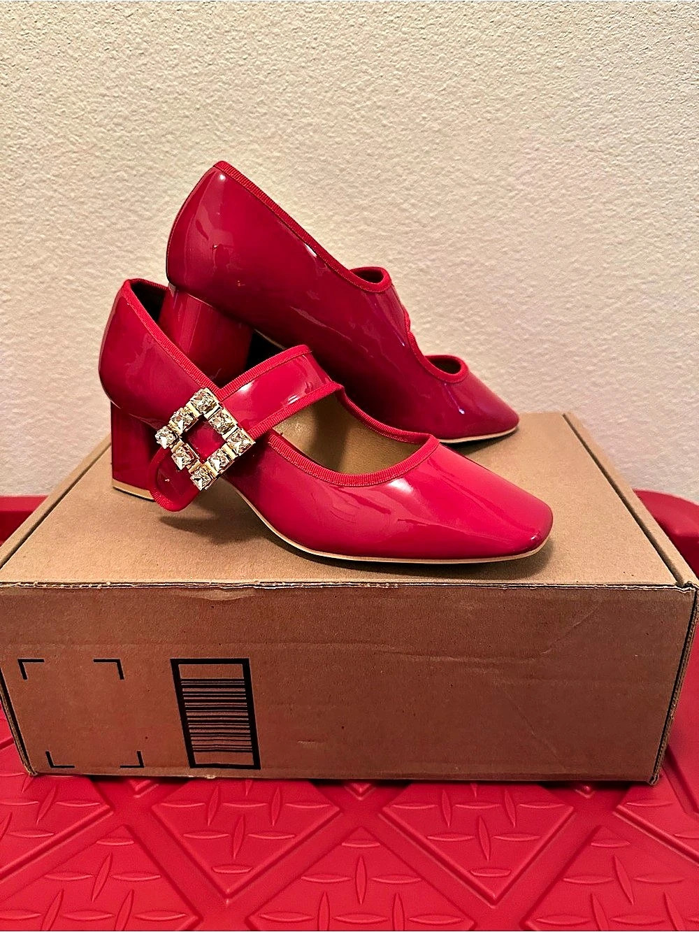 Red Heels US 8 New